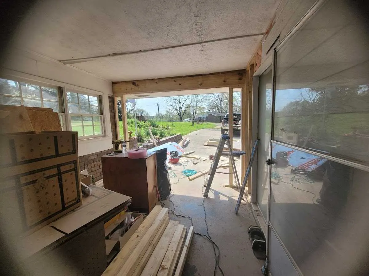 Air movers and dehumidifier for Water Mitigation Services in Gallatin